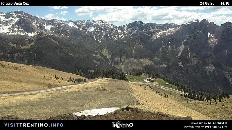 Archived image Webcam Fassatal - mountain hut Baita de Cruz