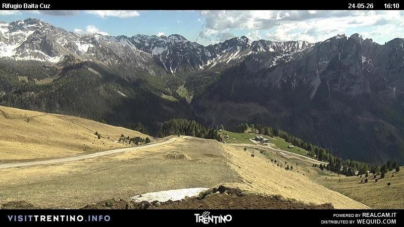 Archived image Webcam Fassatal - mountain hut Baita de Cruz