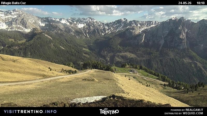 Archived image Webcam Fassatal - mountain hut Baita de Cruz