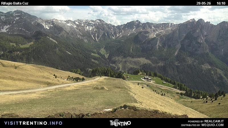 Archived image Webcam Fassatal - mountain hut Baita de Cruz