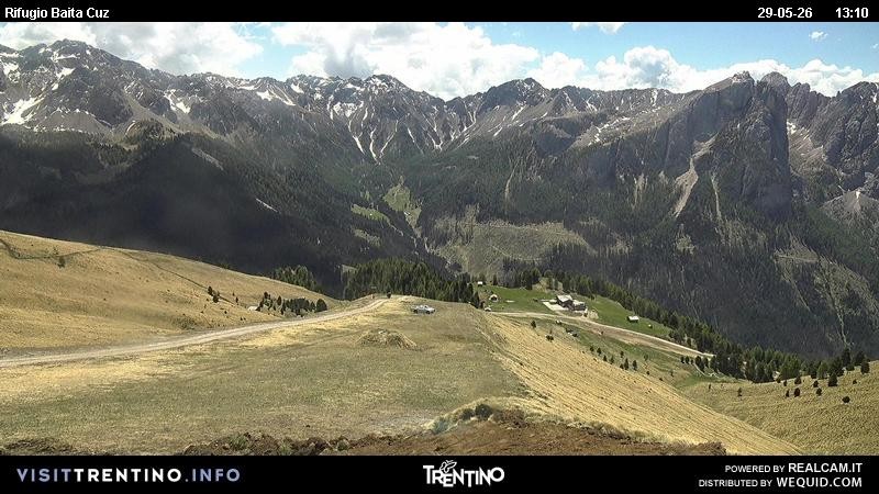 Archived image Webcam Fassatal - mountain hut Baita de Cruz