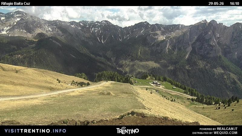 Archived image Webcam Fassatal - mountain hut Baita de Cruz