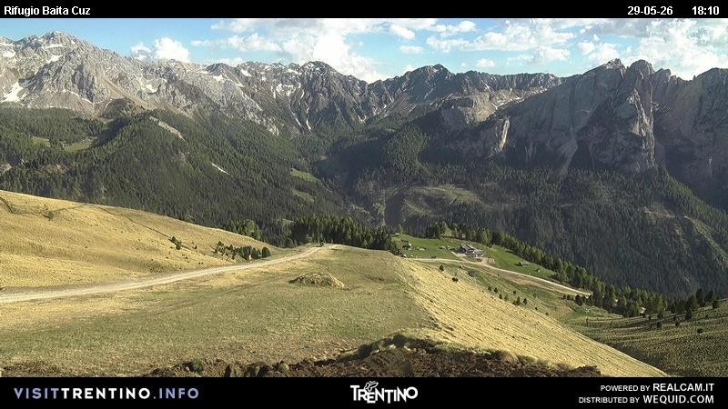Archived image Webcam Fassatal - mountain hut Baita de Cruz