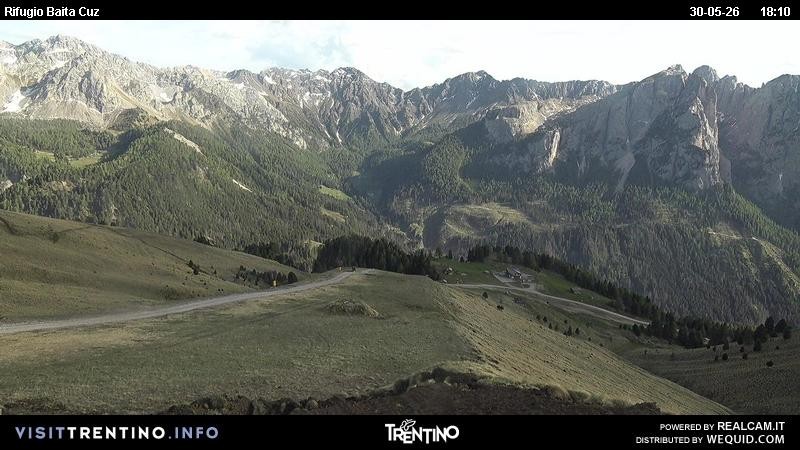 Archived image Webcam Fassatal - mountain hut Baita de Cruz