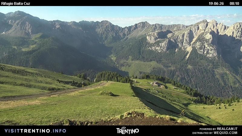 Archived image Webcam Fassatal - mountain hut Baita de Cruz