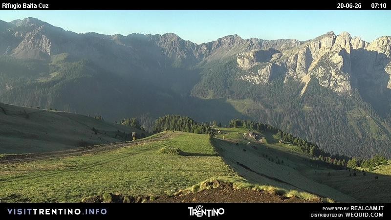 Archived image Webcam Fassatal - mountain hut Baita de Cruz