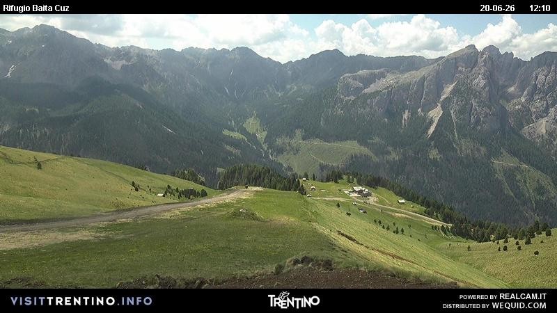Archived image Webcam Fassatal - mountain hut Baita de Cruz