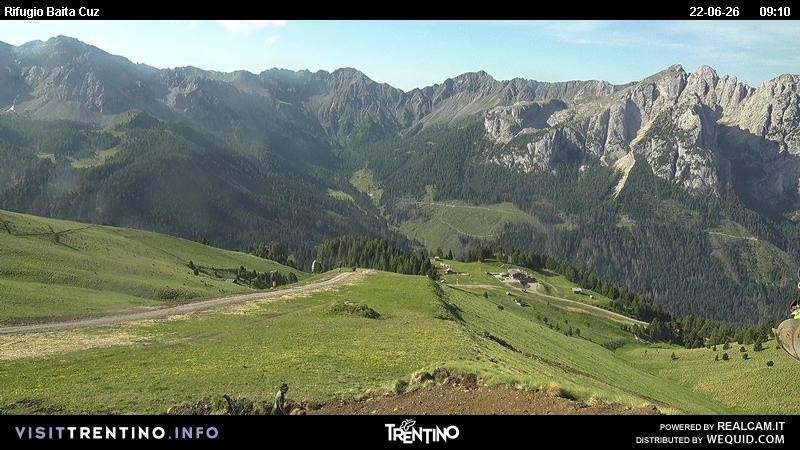 Archived image Webcam Fassatal - mountain hut Baita de Cruz