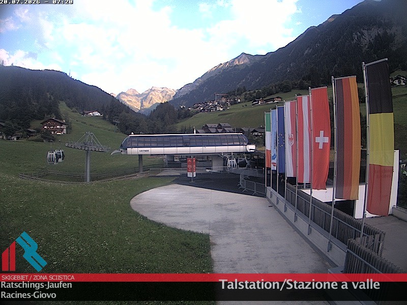 Archived image Webcam Ski resort Ratschings Jaufen: Base station