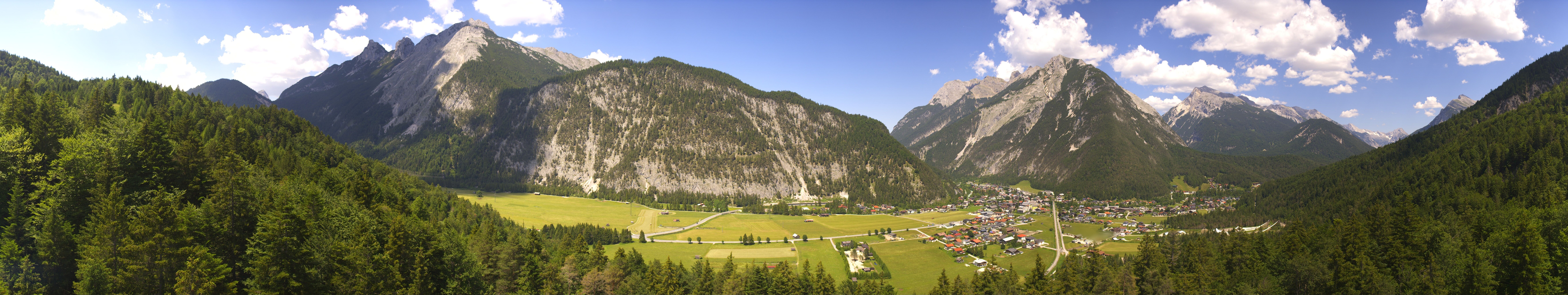 Archived image Webcam View over Scharnitz