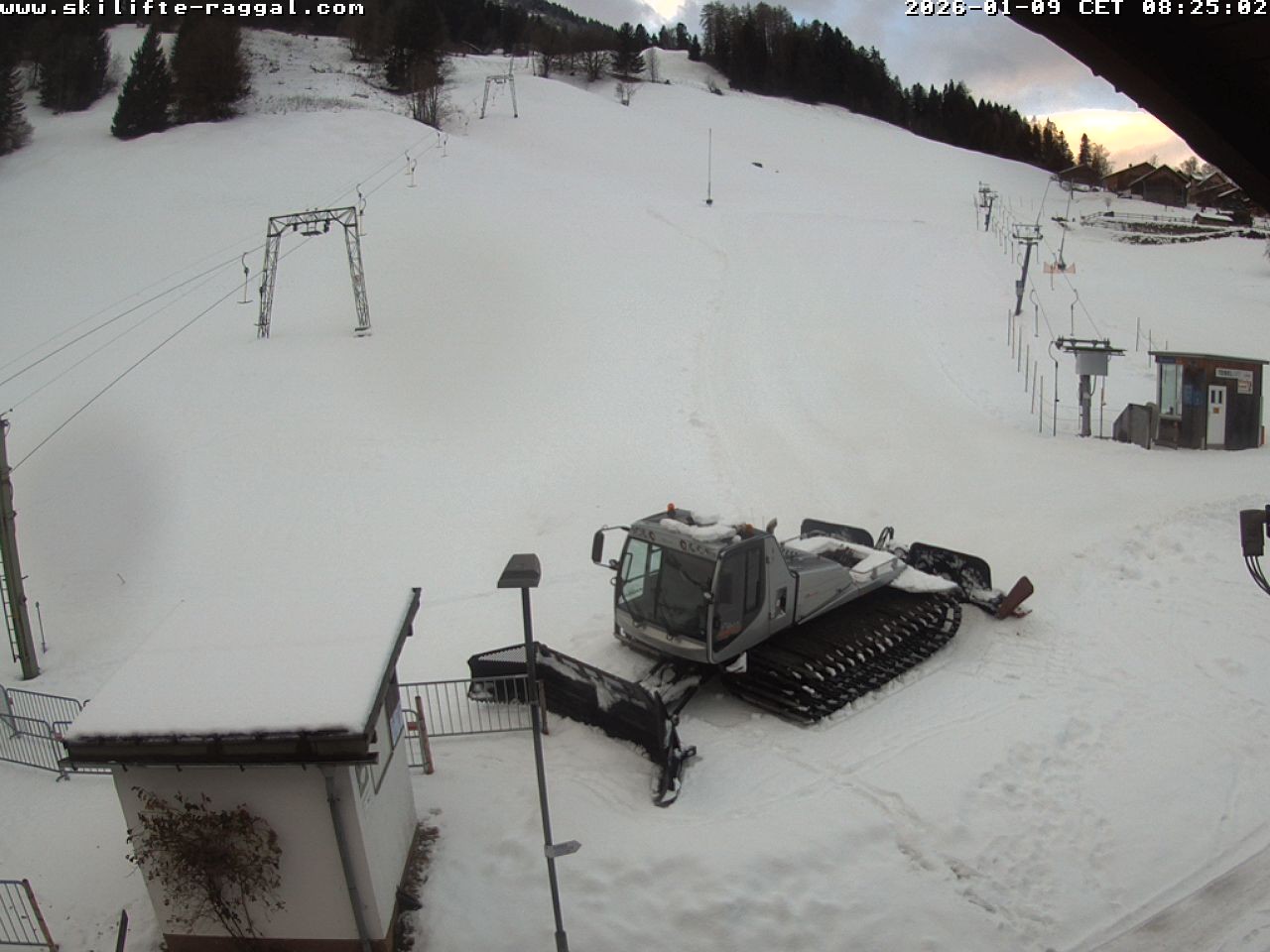 Archiv Foto Webcam Skilifte Raggal Blick auf die Piste