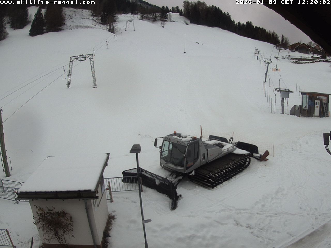 Archiv Foto Webcam Skilifte Raggal Blick auf die Piste