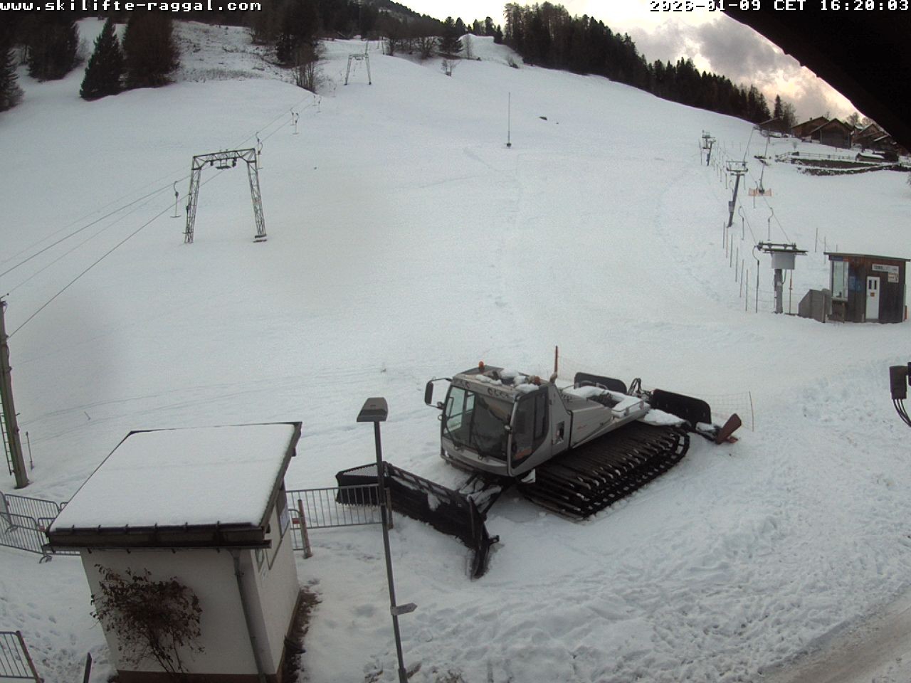 Archiv Foto Webcam Skilifte Raggal Blick auf die Piste