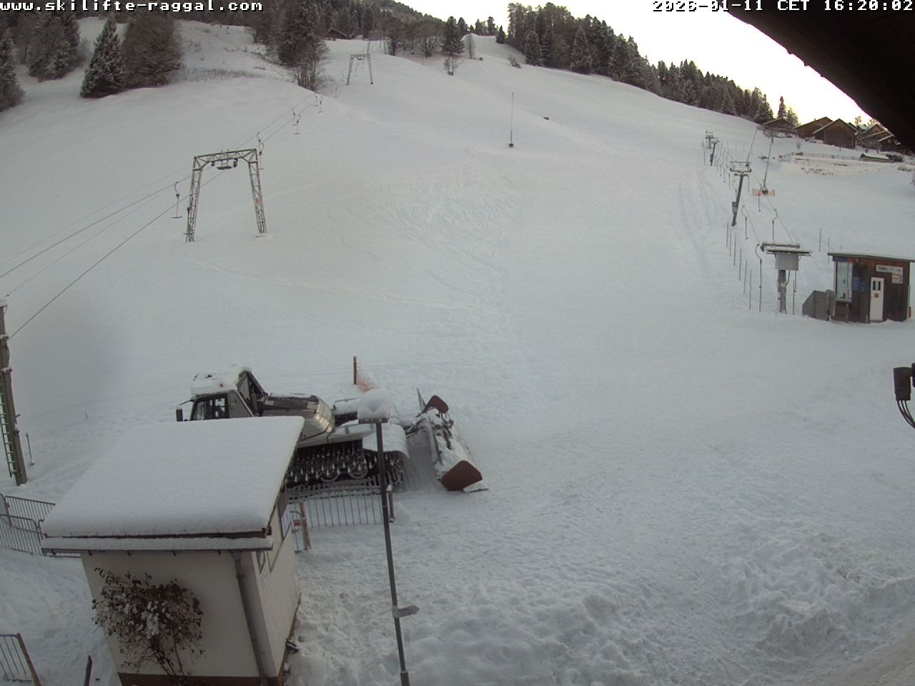 Archiv Foto Webcam Skilifte Raggal Blick auf die Piste