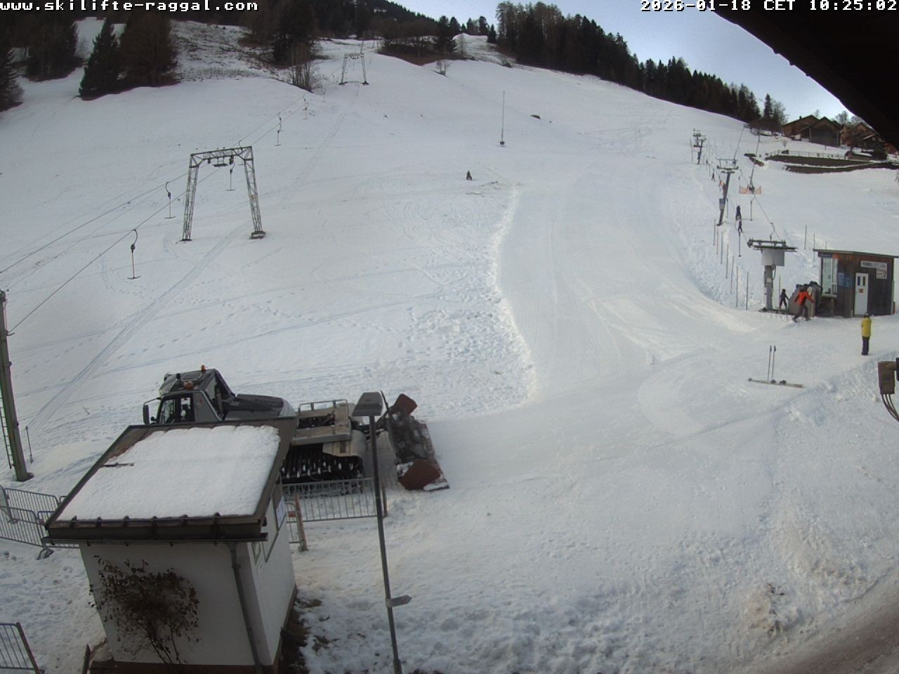Archiv Foto Webcam Skilifte Raggal Blick auf die Piste