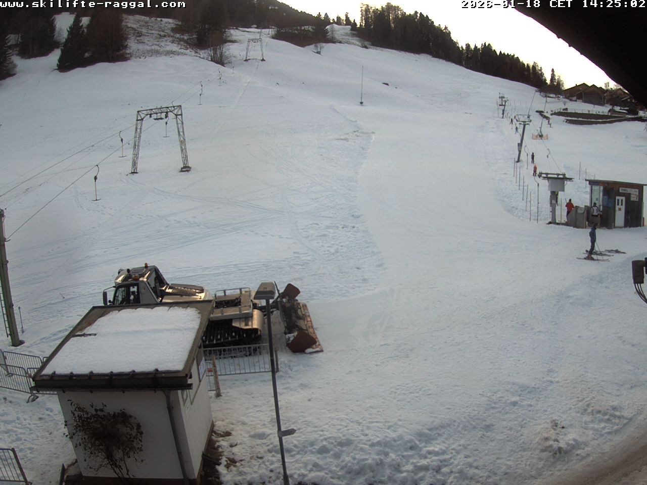 Archiv Foto Webcam Skilifte Raggal Blick auf die Piste