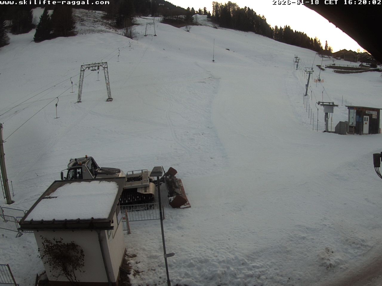 Archiv Foto Webcam Skilifte Raggal Blick auf die Piste