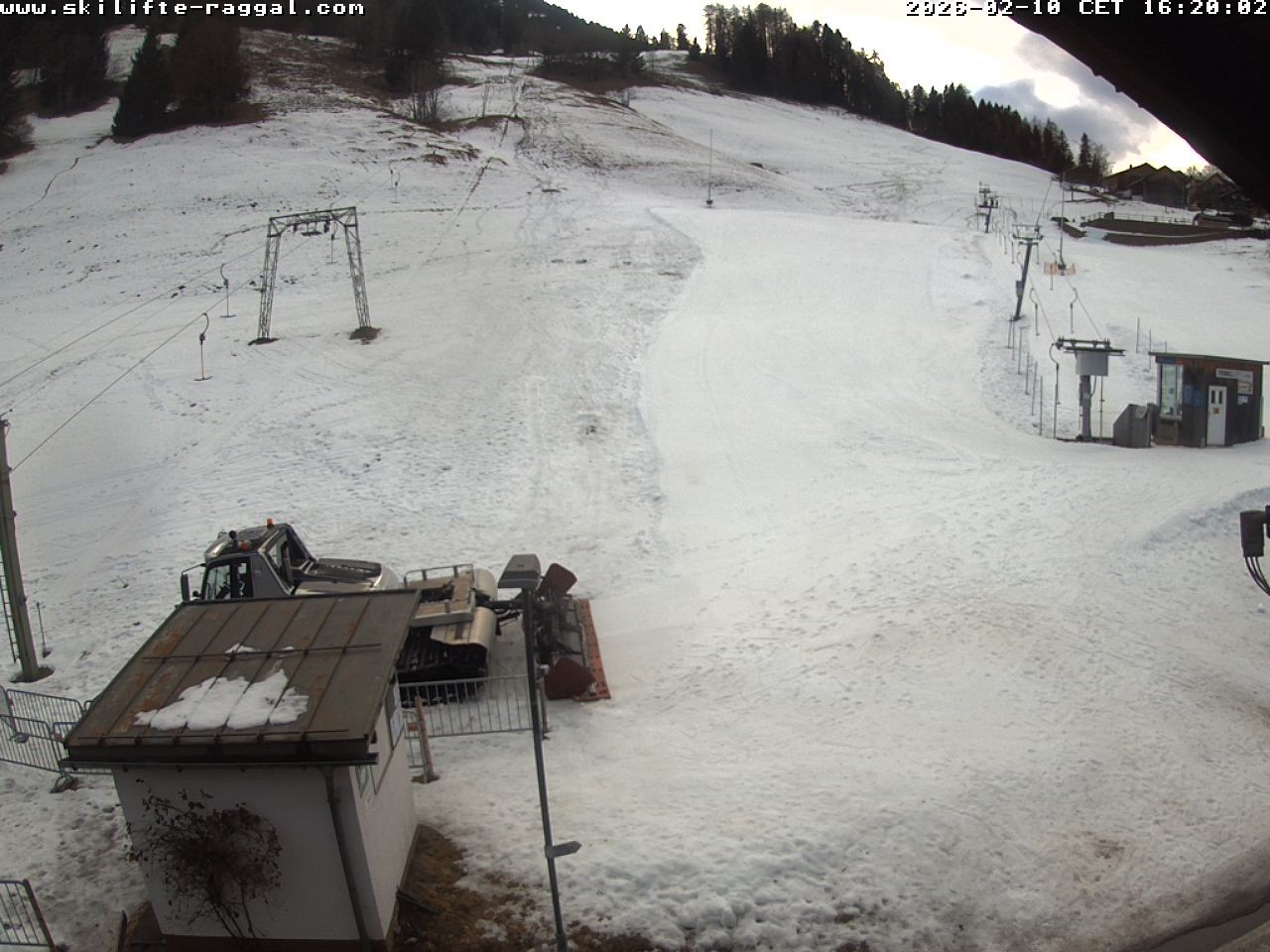 Archiv Foto Webcam Skilifte Raggal Blick auf die Piste