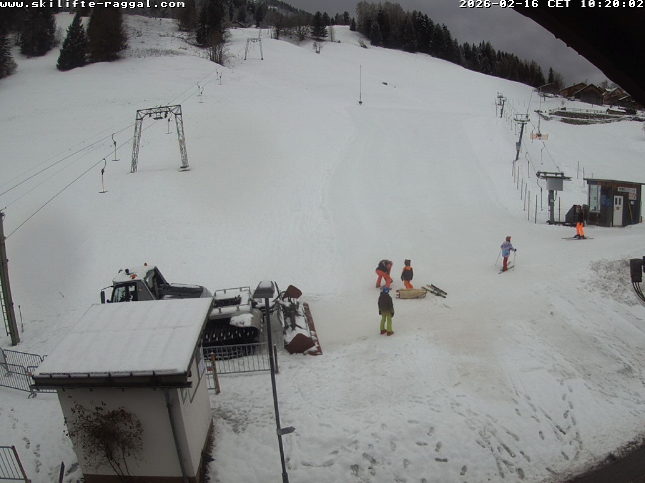 Archiv Foto Webcam Skilifte Raggal Blick auf die Piste