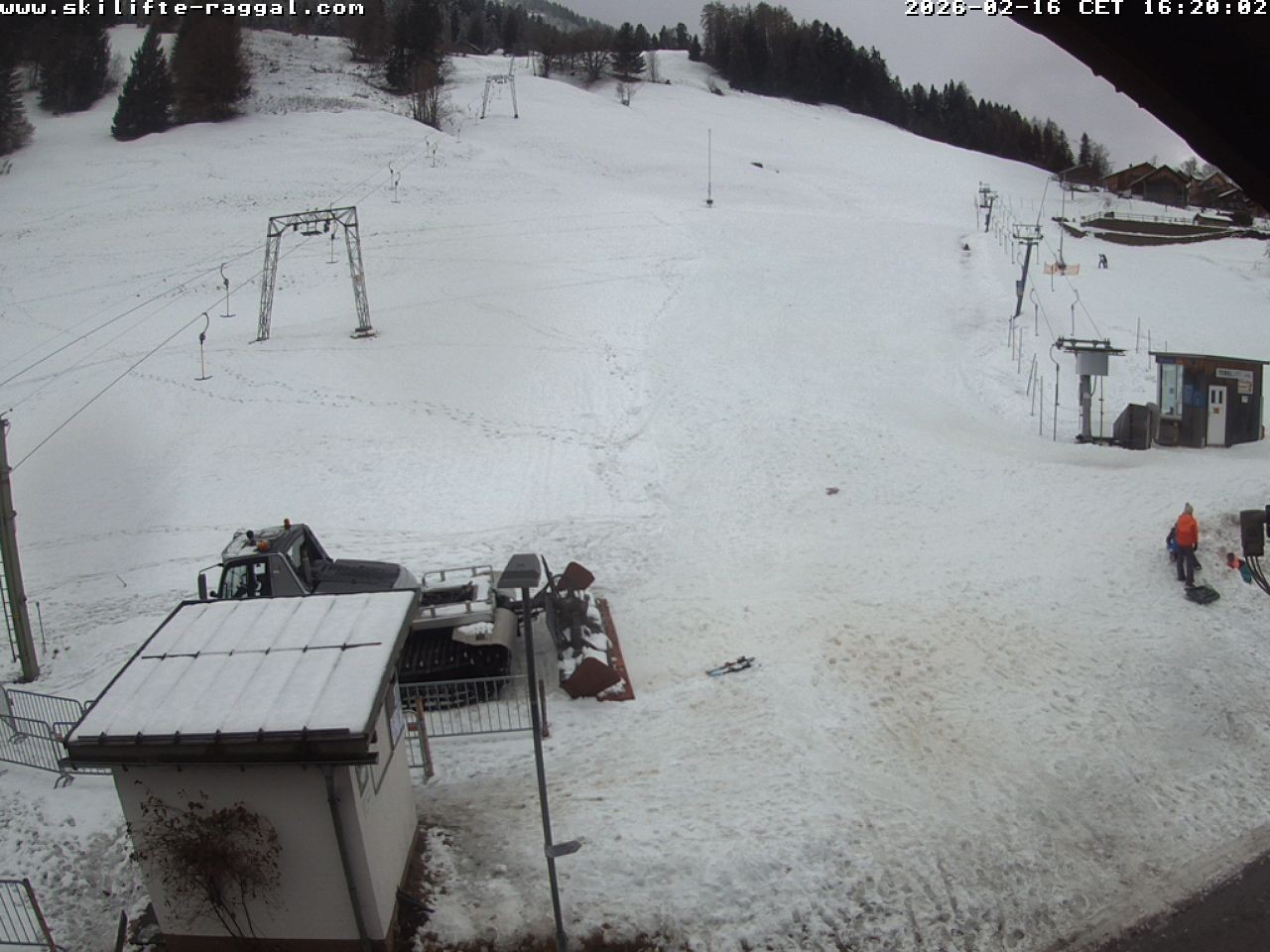 Archiv Foto Webcam Skilifte Raggal Blick auf die Piste