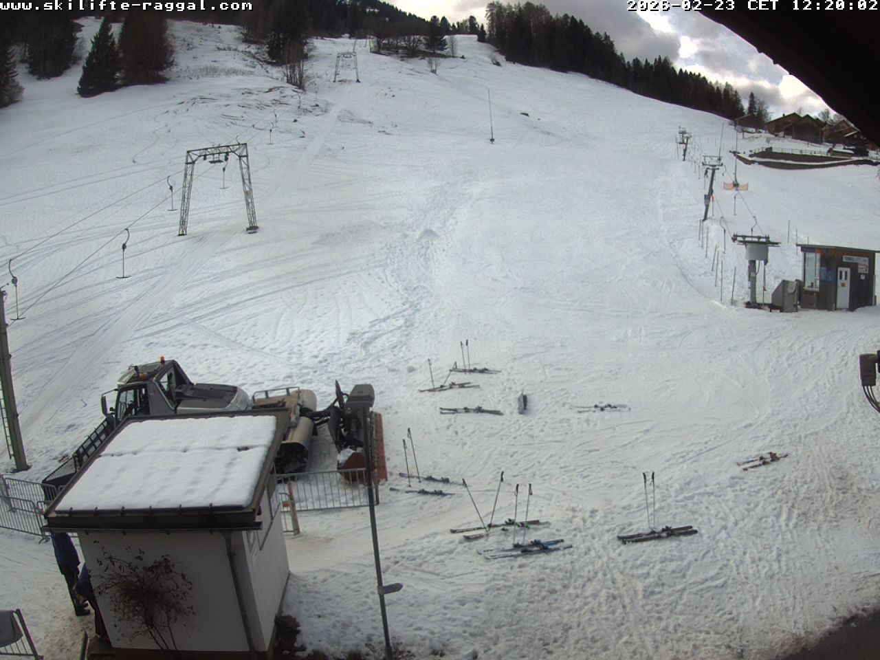 Archiv Foto Webcam Skilifte Raggal Blick auf die Piste