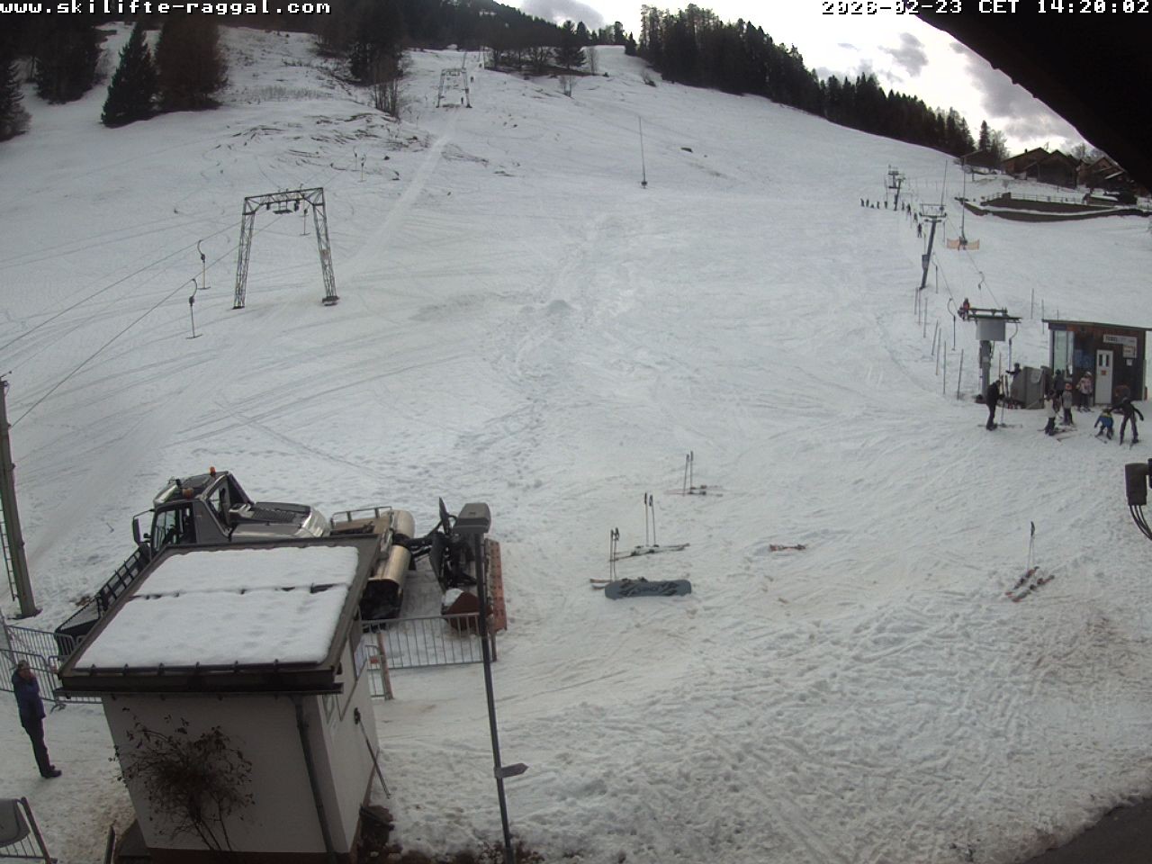 Archiv Foto Webcam Skilifte Raggal Blick auf die Piste