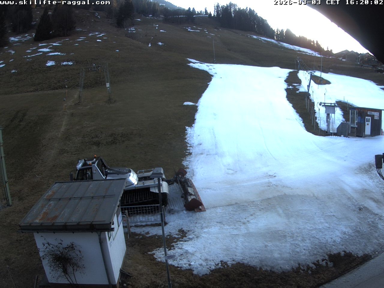 Archiv Foto Webcam Skilifte Raggal Blick auf die Piste