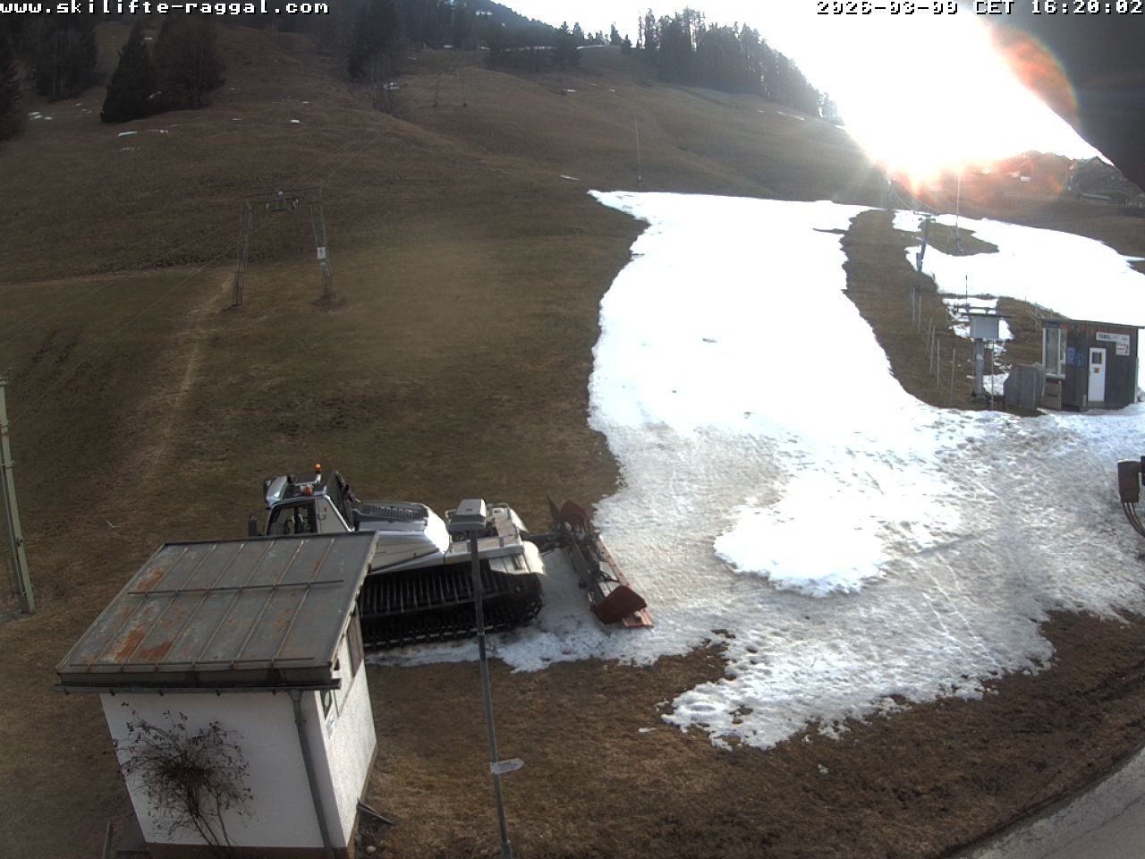 Archiv Foto Webcam Skilifte Raggal Blick auf die Piste