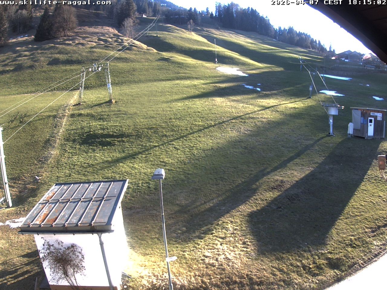 Archiv Foto Webcam Skilifte Raggal Blick auf die Piste