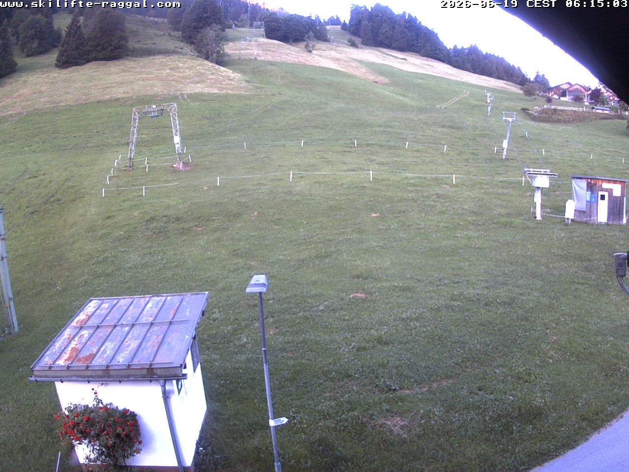 Archiv Foto Webcam Skilifte Raggal Blick auf die Piste