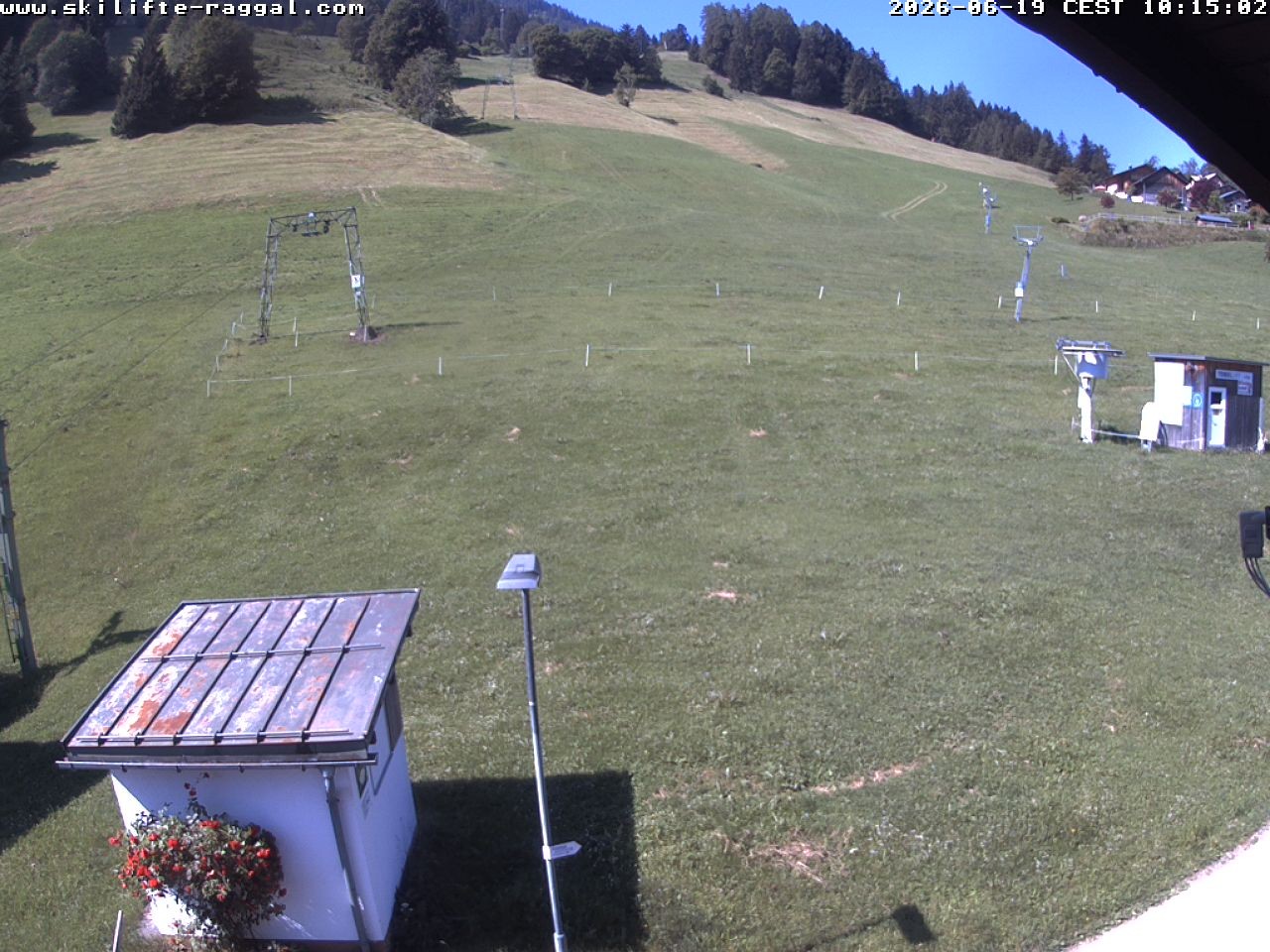 Archiv Foto Webcam Skilifte Raggal Blick auf die Piste