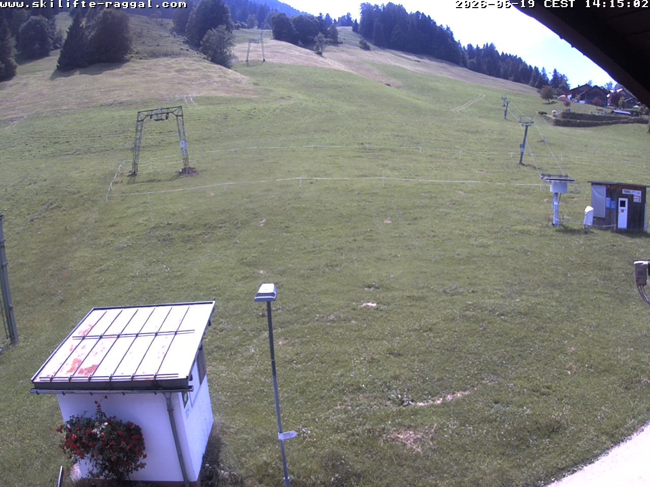 Archiv Foto Webcam Skilifte Raggal Blick auf die Piste