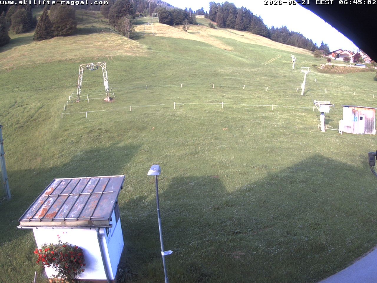 Archiv Foto Webcam Skilifte Raggal Blick auf die Piste