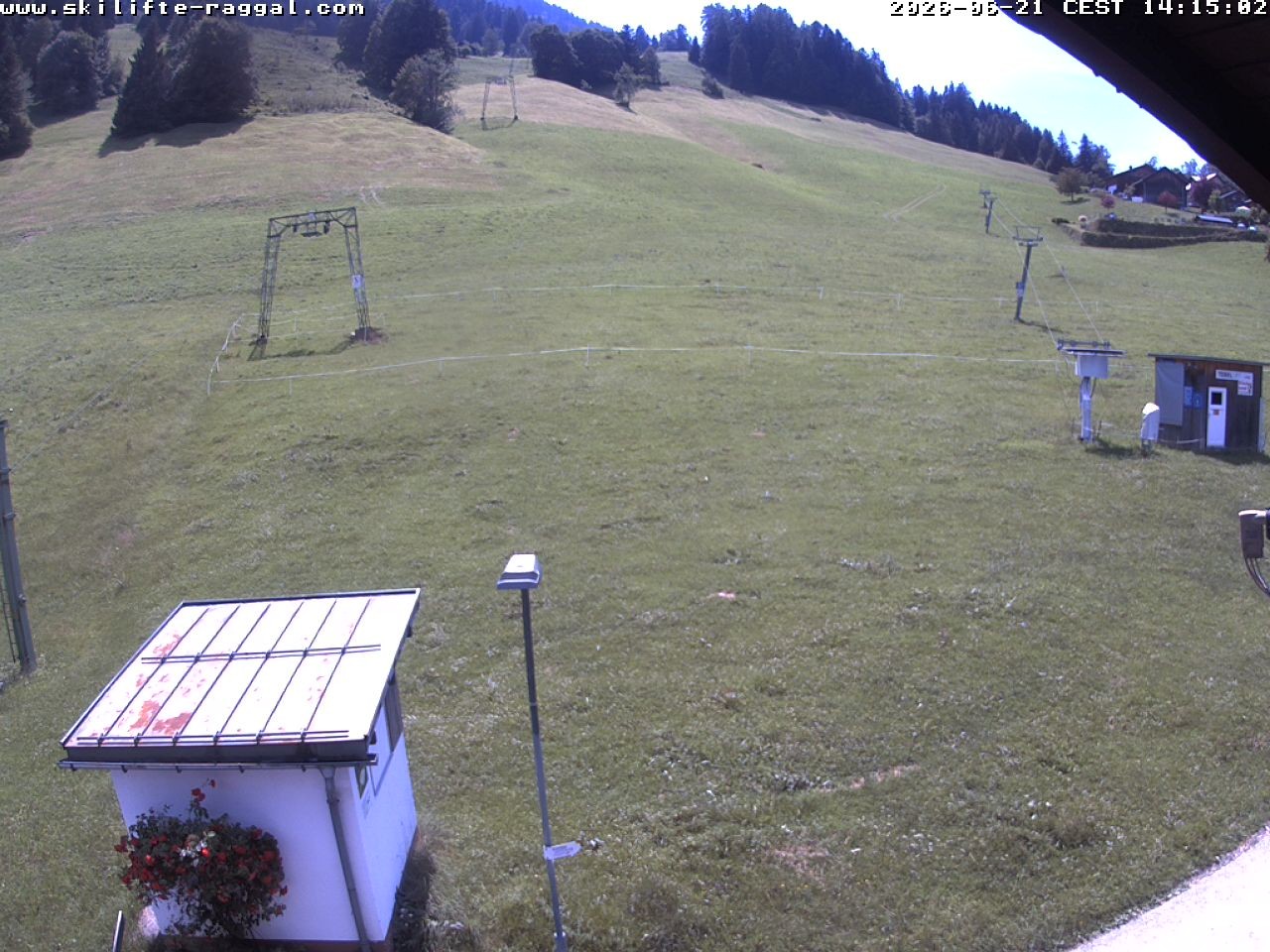Archiv Foto Webcam Skilifte Raggal Blick auf die Piste