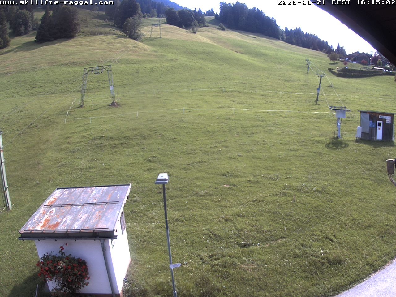 Archiv Foto Webcam Skilifte Raggal Blick auf die Piste