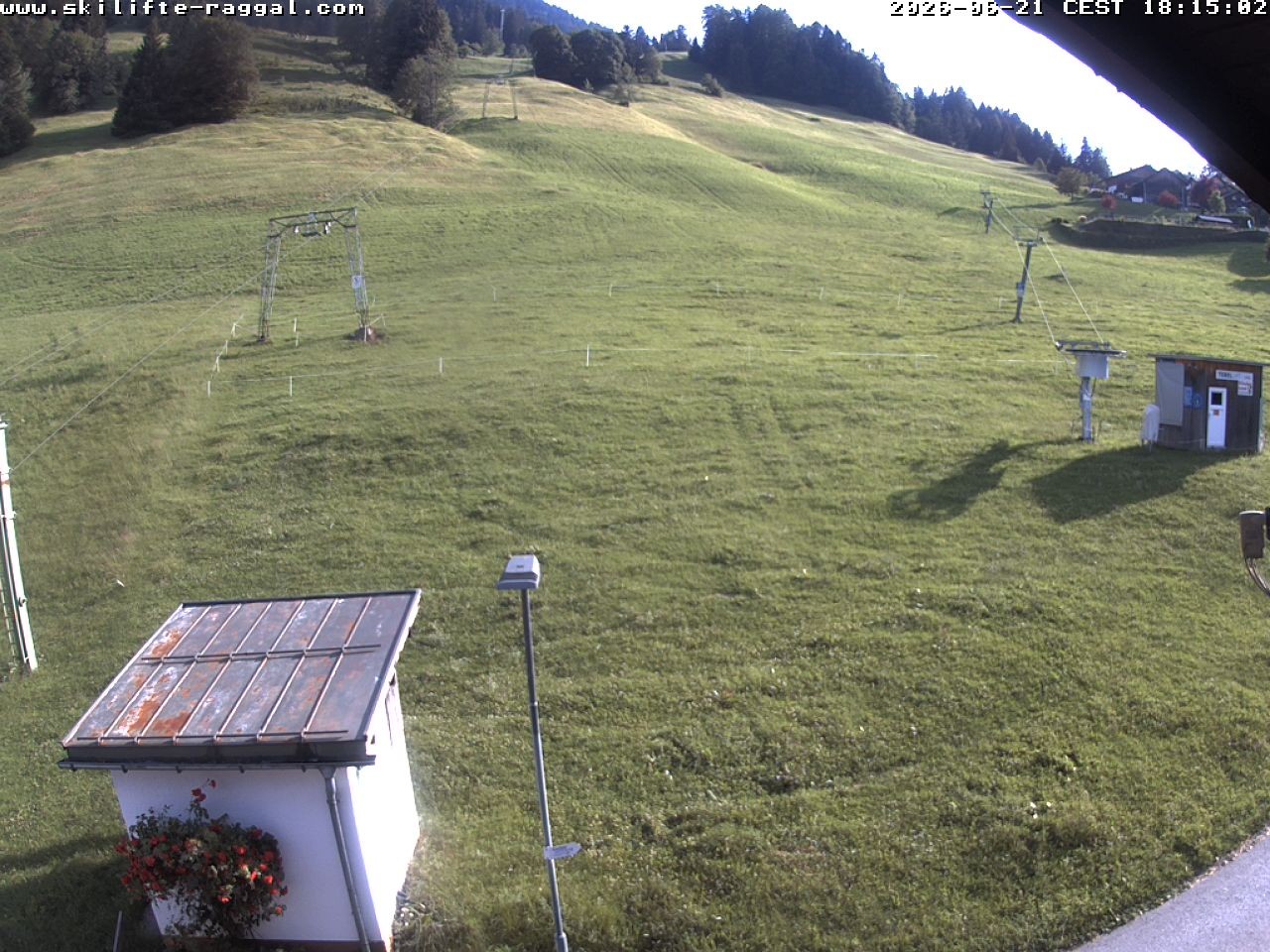 Archiv Foto Webcam Skilifte Raggal Blick auf die Piste