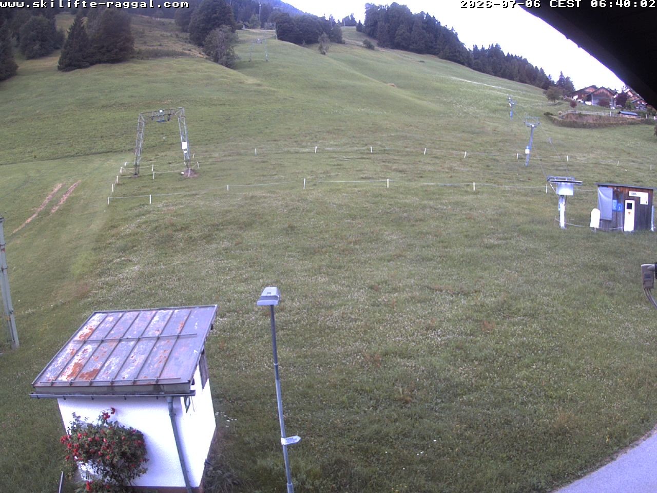 Archiv Foto Webcam Skilifte Raggal Blick auf die Piste