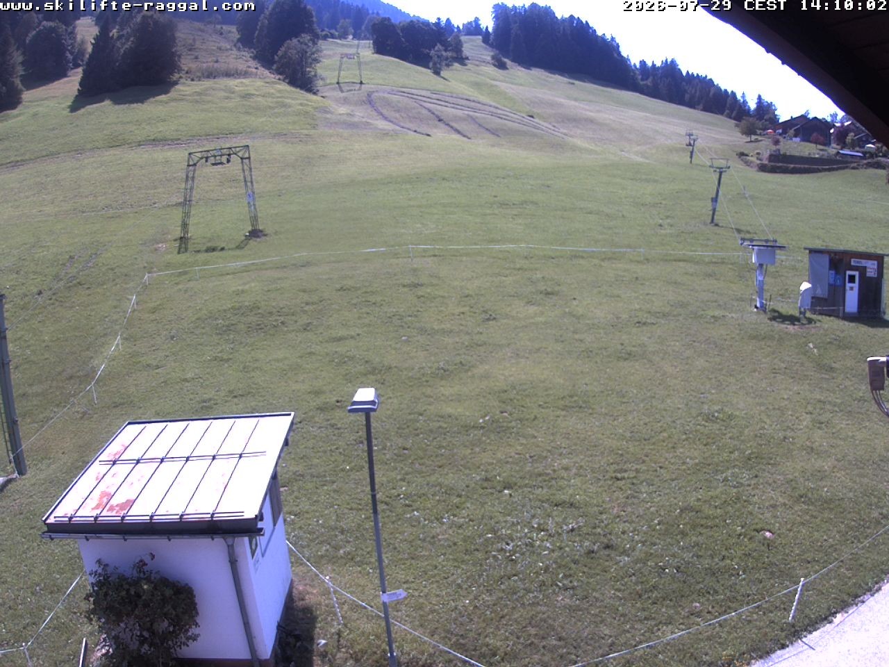 Archiv Foto Webcam Skilifte Raggal Blick auf die Piste