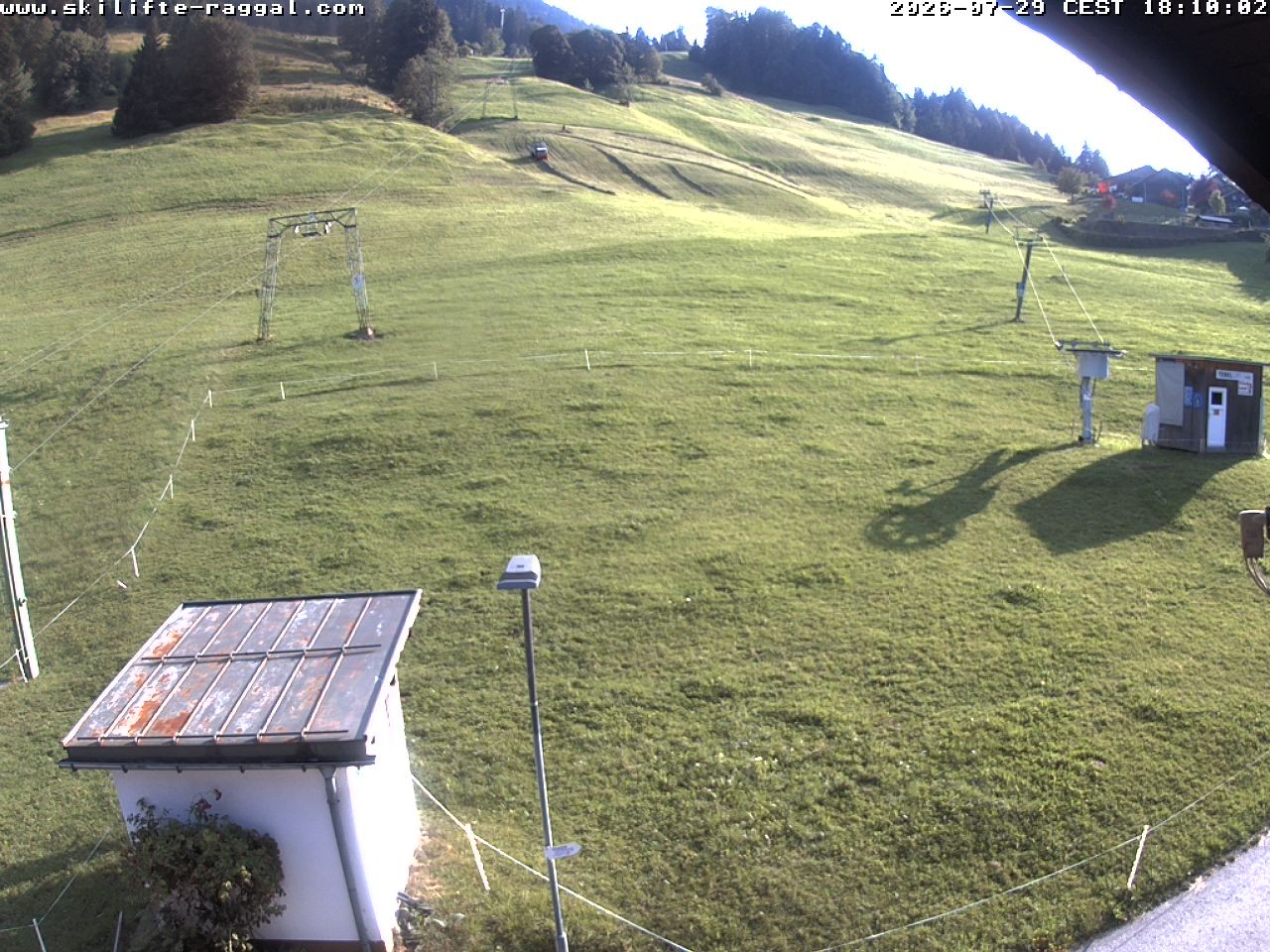 Archiv Foto Webcam Skilifte Raggal Blick auf die Piste
