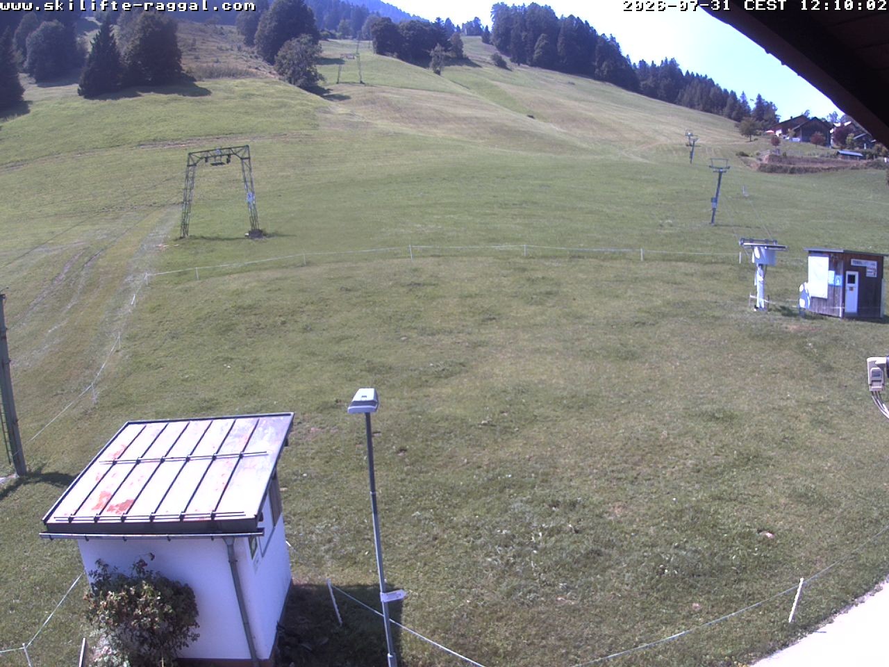 Archiv Foto Webcam Skilifte Raggal Blick auf die Piste