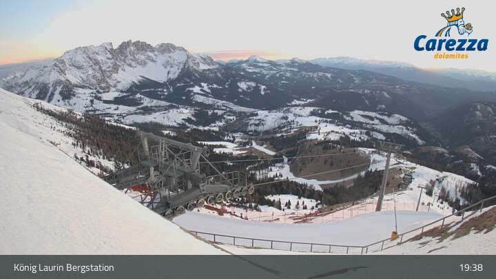 Archived image Webcam Mountain hut "Kölner Hütte" - Carezza