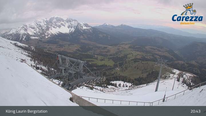 Archived image Webcam Mountain hut "Kölner Hütte" - Carezza