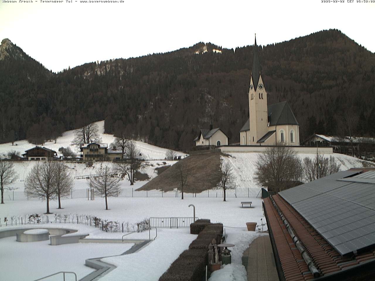 Archiv Foto Webcam Kreuth: Kirche und Freibad