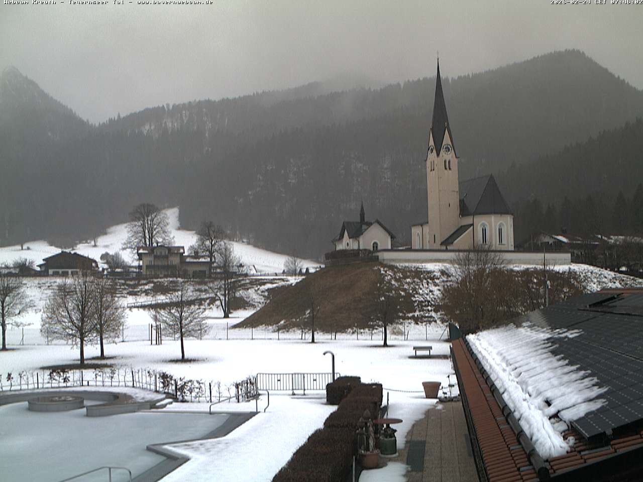 Archiv Foto Webcam Kreuth: Kirche und Freibad