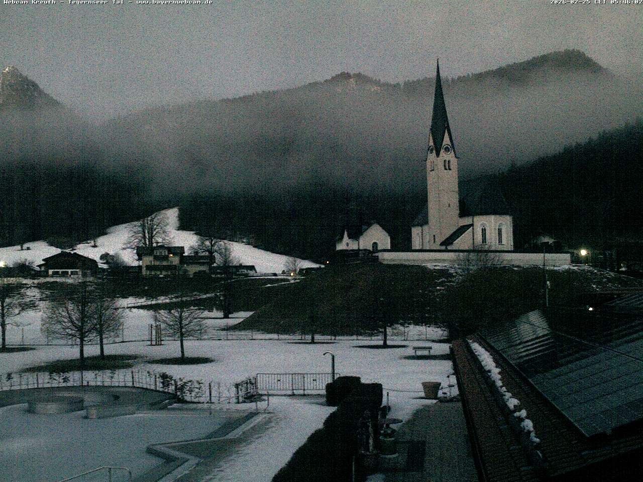 Archiv Foto Webcam Kreuth: Kirche und Freibad