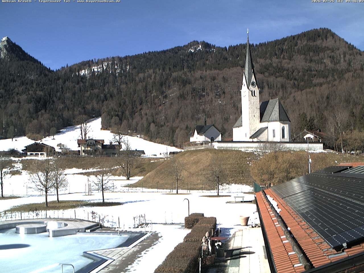 Archiv Foto Webcam Kreuth: Kirche und Freibad