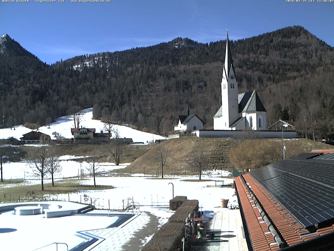 Archiv Foto Webcam Kreuth: Kirche und Freibad