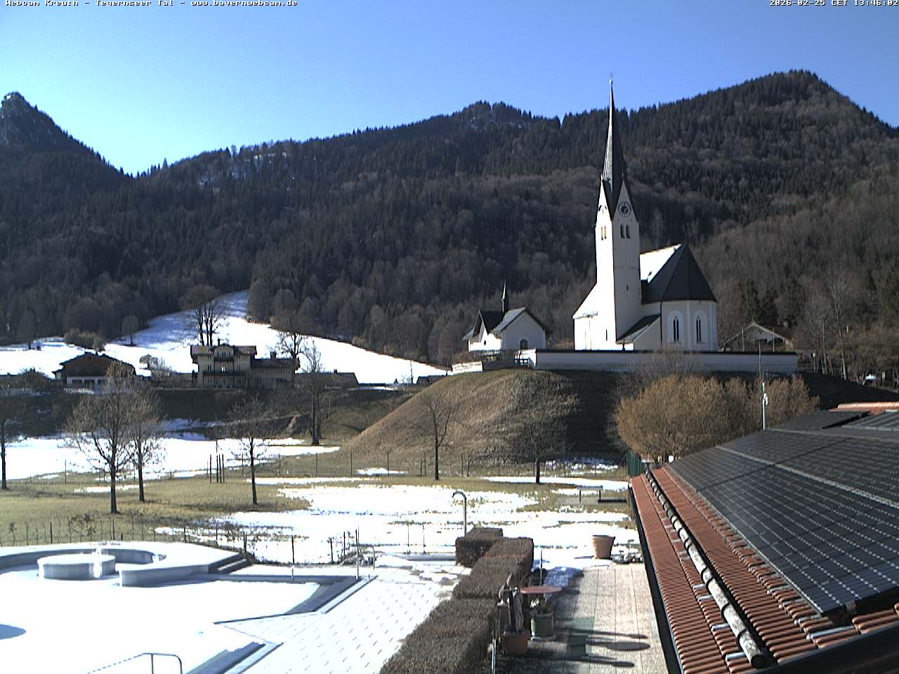 Archiv Foto Webcam Kreuth: Kirche und Freibad