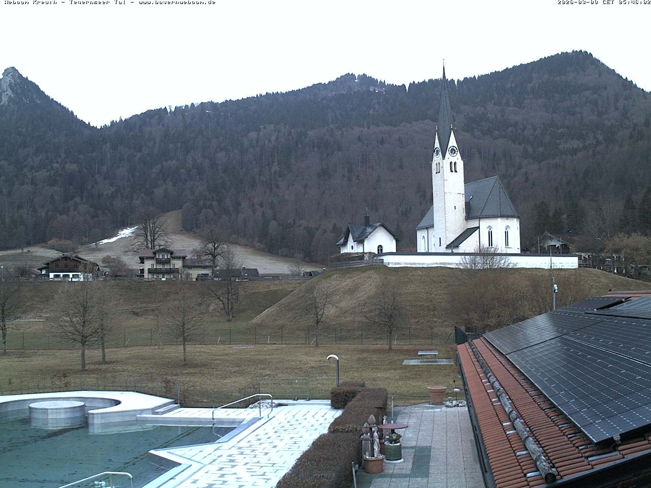 Archiv Foto Webcam Kreuth: Kirche und Freibad