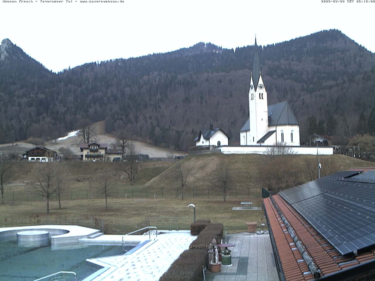 Archiv Foto Webcam Kreuth: Kirche und Freibad
